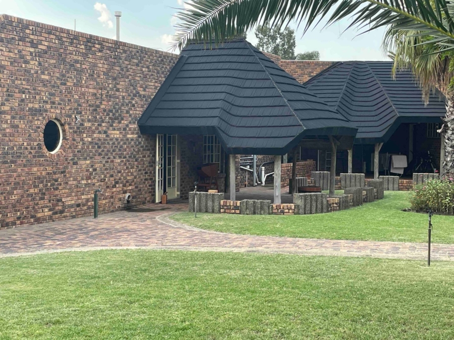 5 Bedroom Property for Sale in Oranjeville Free State